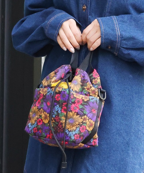 KiU（キウ）の「KiU コラボ パデット巾着ミニバッグ（ショルダーバッグ・レディース・その他1/その他2・FREE）」の2枚目の写真