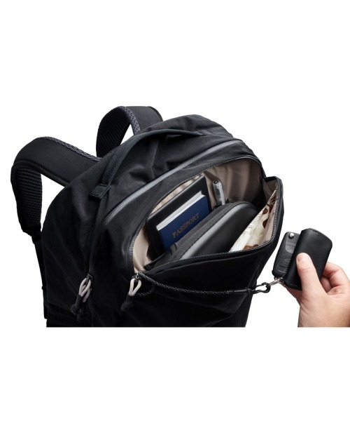 Bellroy(ベルロイ)の「Bellroy/バックパック/リュックサック Lite Travel Pack 38L(バックパック/リュック・メンズ・ブラック・ONE SIZE)」の7枚目の写真