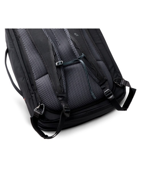 Bellroy(ベルロイ)の「Bellroy/バックパック/リュックサック Lite Travel Pack 38L(バックパック/リュック・メンズ・ブラック・ONE SIZE)」の8枚目の写真