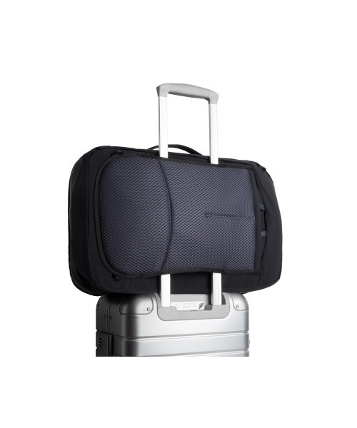 Bellroy(ベルロイ)の「Bellroy/バックパック/リュックサック Lite Travel Pack 38L(バックパック/リュック・メンズ・ブラック・ONE SIZE)」の11枚目の写真