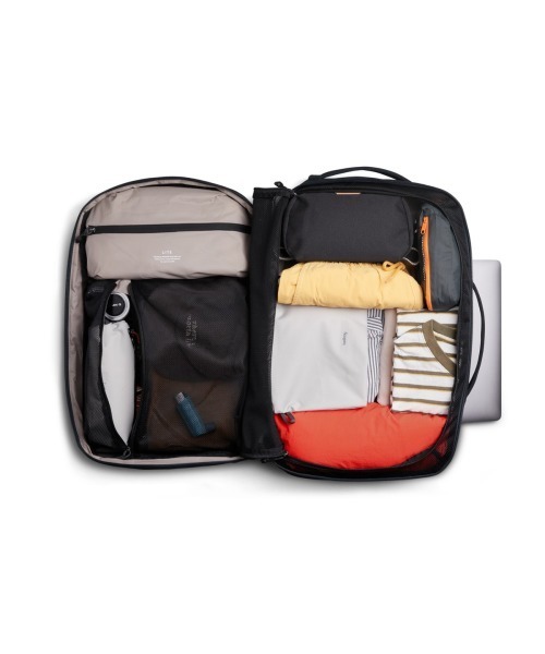 Bellroy(ベルロイ)の「Bellroy/バックパック/リュックサック Lite Travel Pack 38L(バックパック/リュック・メンズ・ブラック・ONE SIZE)」の3枚目の写真