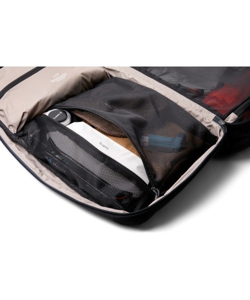 Bellroy(ベルロイ)の「Bellroy/バックパック/リュックサック Lite Travel Pack 38L(バックパック/リュック・メンズ・ブラック・ONE SIZE)」の6枚目の写真