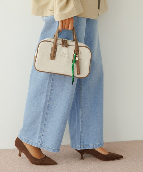 BAYFLOW（ベイフロー）の「[荷物の出し入れもしやすい]エンボスロゴミニボストンショルダーバッグ（ショルダーバッグ・レディース・その他/ブラック/キャメル・FREE）」の6枚目の写真