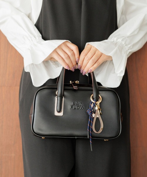 BAYFLOW（ベイフロー）の「[荷物の出し入れもしやすい]エンボスロゴミニボストンショルダーバッグ（ショルダーバッグ・レディース・その他/ブラック/キャメル・FREE）」の15枚目の写真
