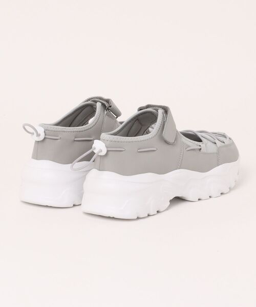 SPINNS（スピンズ）の「サンダルスニーカー（スニーカー・レディース・ホワイト/グレー/ブラック・S/L/M）」の4枚目の写真