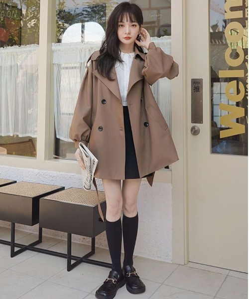 paravion(パラビオン)の「ボリュームスリーブトレンチコート(トレンチコート・レディース・ブラック/アイボリー/ブラウン・LARGE/MEDIUM)」の9枚目の写真