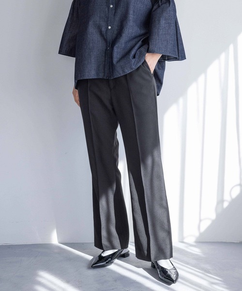 LOWRYS FARM（ローリーズファーム）の「スタイルUPフレアパンツ 302781（その他パンツ・レディース・アイボリー/ブラック/グレー・LARGE/MEDIUM）」の2枚目の写真