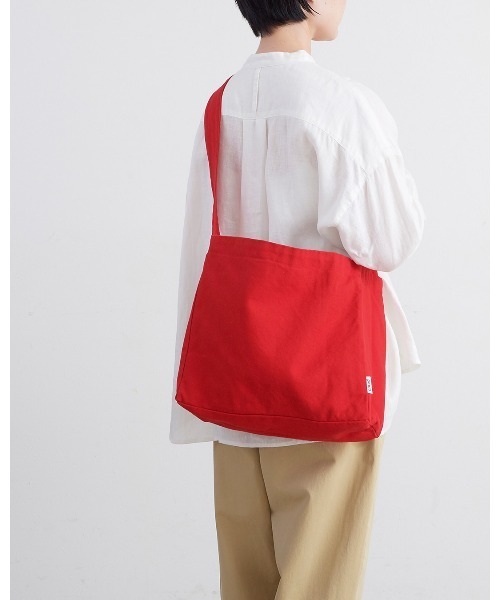 pouto(ポウト)の「【 pouto / ポウト 】 キャンバスショルダーバッグ PO-012 DLI(ショルダーバッグ・レディース・レッド/ブラック/グレー/ナチュラル/ブルー・FREE)」の1枚目の写真