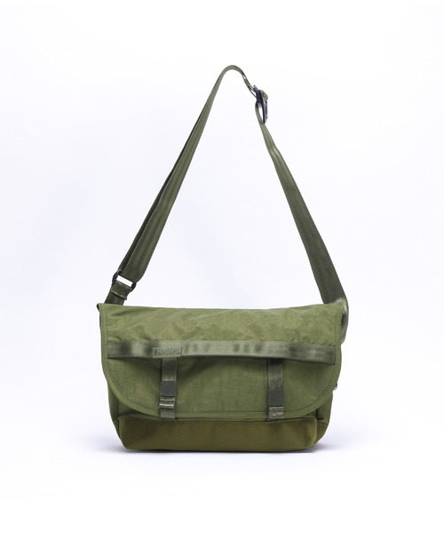 CHROME（クローム）の「［ CHROME / クローム ］COURIER FLAP MSNGR 6L / クーリエ フラップ メッセンジャー 6L 耐水（メッセンジャーバッグ・メンズ・ブラック/グレー/サックスブルー/モスグリーン・FREE）」の19枚目の写真
