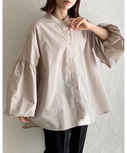 She's Closet（シーズクローゼット）の「スタンドカラー裾フレアバルーンスリーブボリューム袖ブラウス（シャツ/ブラウス・レディース・グレイッシュベージュ/ブラック/ホワイト・FREE）」の4枚目の写真