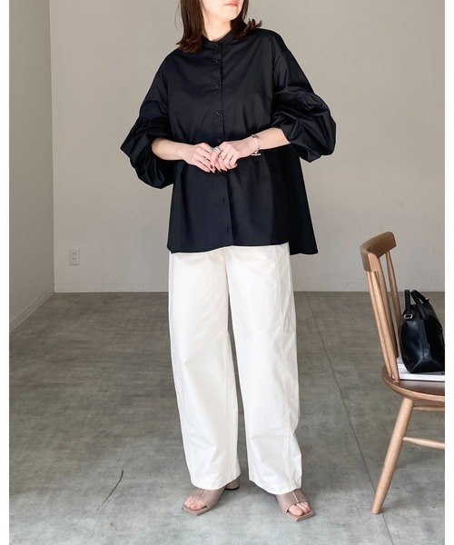 She's Closet（シーズクローゼット）の「スタンドカラー裾フレアバルーンスリーブボリューム袖ブラウス（シャツ/ブラウス・レディース・グレイッシュベージュ/ブラック/ホワイト・FREE）」の7枚目の写真
