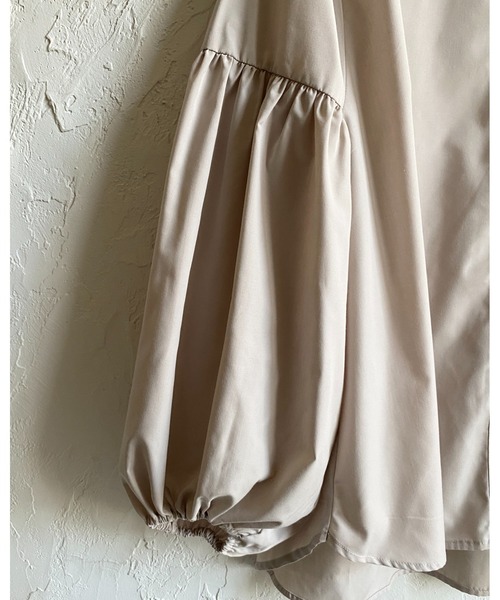 She's Closet（シーズクローゼット）の「スタンドカラー裾フレアバルーンスリーブボリューム袖ブラウス（シャツ/ブラウス・レディース・グレイッシュベージュ/ブラック/ホワイト・FREE）」の11枚目の写真
