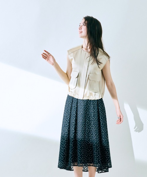 Audie a Muses(オーディアミューズ)の「【セットアップ】プチフラワー刺繍スカート(スカート・レディース・ブラック/オフホワイト・42/38)」の2枚目の写真
