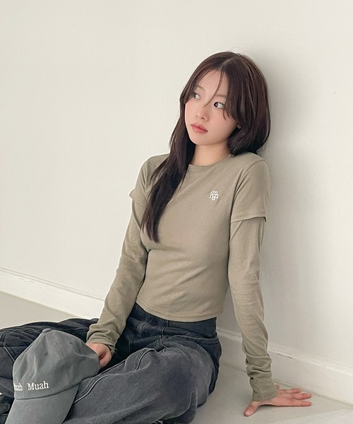 muahmuah（ムーアムーア）の「A'GEM/9 × .kom 『『muah muah/ムーアムーア』LAYERED LONG SLEEVE T-SHIRT/レイヤードロングスリーブTEE（Tシャツ/カットソー・レディース・ネイビー/カーキ/アイボリー/ブラック・FREE）」の19枚目の写真