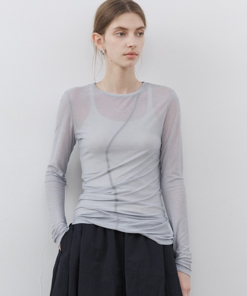 tageechita(タジチタ)の「【tageechita】アシンメトリーデザイン シアー ロングスリーブ トップス(Tシャツ/カットソー・レディース・グレイッシュベージュ/ライトブルーグレー・S/M/L)」の2枚目の写真