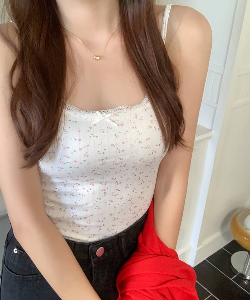 everycoco（エブリーココ）の「レーストリム小花柄キャミソール　カップ付き（キャミソール・レディース・ホワイト/ネイビー/アイボリー・FREE）」の9枚目の写真