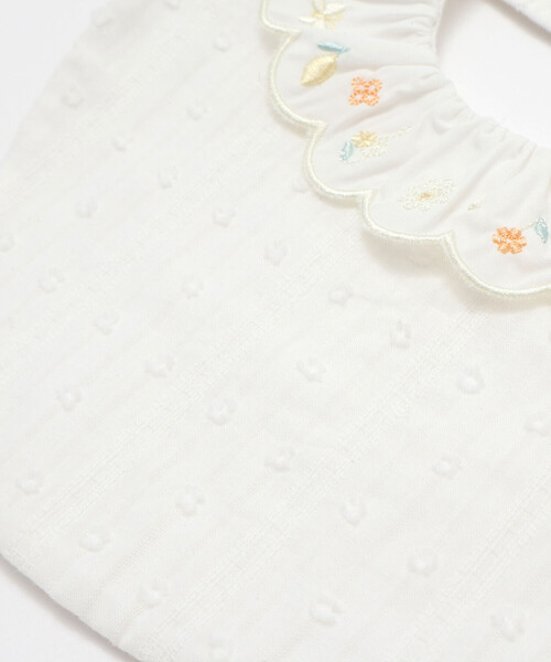 SLAP SLIP BABY（スラップスリップベビー）の「レモン花ちょうちょう刺しゅうスカラップフリル襟付きスタイベビー（スタイ/よだれかけ・キッズ・ピンク/ホワイト・FREE）」の10枚目の写真