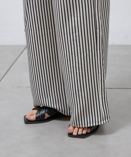 COLONY 2139(コロニートゥーワンスリーナイン)の「ストライプイージーパンツ(その他パンツ・レディース・ブラック/ネイビー・SMALL/MEDIUM)」の3枚目の写真