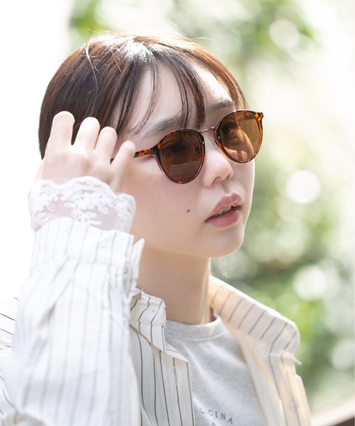 Peony(ピオニー)の「【Peony/ピオニー】/ボストンカラーレンズ サングラス UVカット(サングラス・メンズ・ブルー/グレー/ブラック/ブラウン系1/イエロー/ピンク/ブラウン・FREE)」の15枚目の写真
