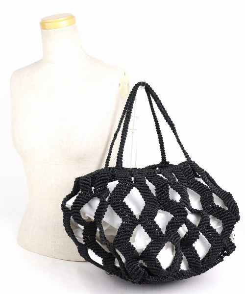 UNBILLION（アンビリオン）の「アフリカンスクエアー AFRICANSQUARE / ナイロンバッグ ジグザグ編み 2本ハンドル（トートバッグ・レディース・ブラック・FREE）」の3枚目の写真