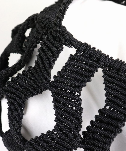 UNBILLION（アンビリオン）の「アフリカンスクエアー AFRICANSQUARE / ナイロンバッグ ジグザグ編み 2本ハンドル（トートバッグ・レディース・ブラック・FREE）」の4枚目の写真