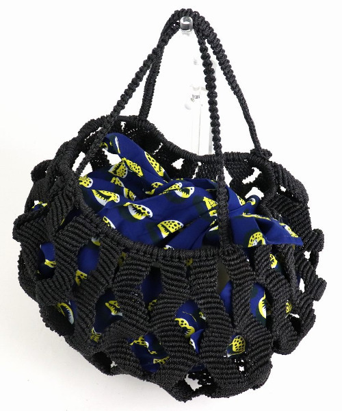 UNBILLION（アンビリオン）の「アフリカンスクエアー AFRICANSQUARE / ナイロンバッグ ジグザグ編み 2本ハンドル（トートバッグ・レディース・ブラック・FREE）」の5枚目の写真