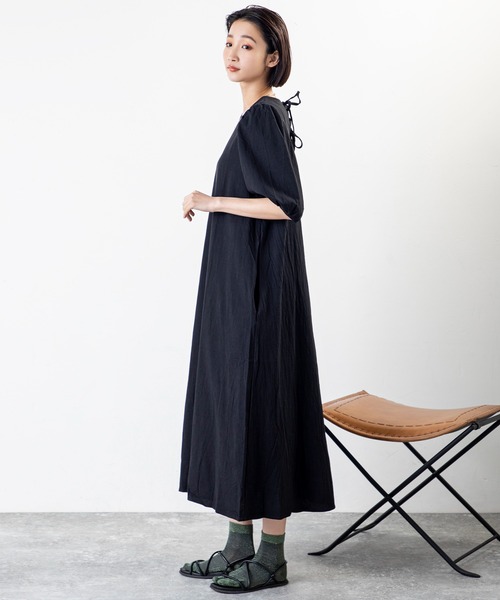 MILLION CARATS（ミリオンカラッツ）の「後ろ姿まで抜かりなく。華やかリボンが主役の、大人可愛いバックリボンサマーワンピース（ワンピース・レディース・ブラック/ベージュ/グリーン/ピンク・MEDIUM/LARGE）」の8枚目の写真