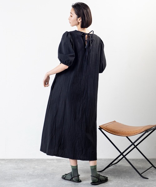 MILLION CARATS（ミリオンカラッツ）の「後ろ姿まで抜かりなく。華やかリボンが主役の、大人可愛いバックリボンサマーワンピース（ワンピース・レディース・ブラック/ベージュ/グリーン/ピンク・MEDIUM/LARGE）」の9枚目の写真