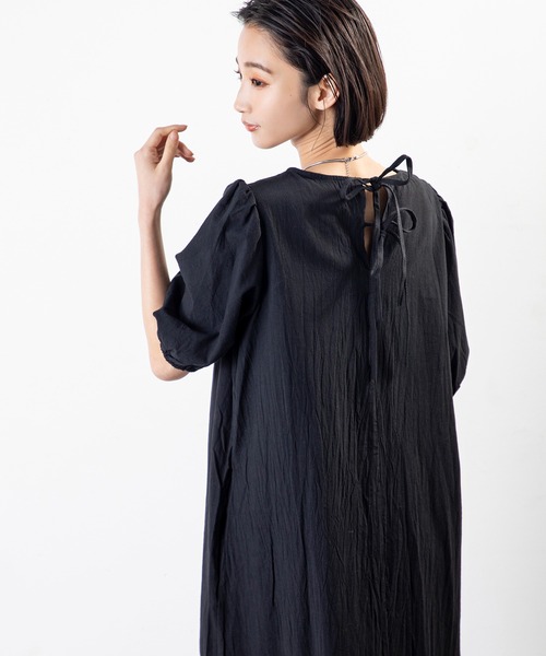 MILLION CARATS（ミリオンカラッツ）の「後ろ姿まで抜かりなく。華やかリボンが主役の、大人可愛いバックリボンサマーワンピース（ワンピース・レディース・ブラック/ベージュ/グリーン/ピンク・MEDIUM/LARGE）」の10枚目の写真