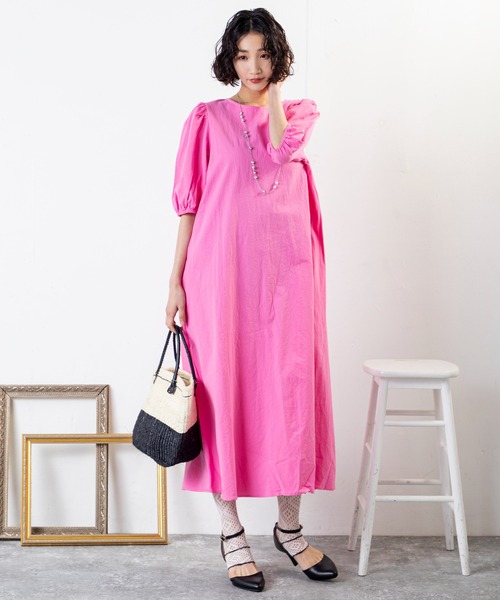 MILLION CARATS（ミリオンカラッツ）の「後ろ姿まで抜かりなく。華やかリボンが主役の、大人可愛いバックリボンサマーワンピース（ワンピース・レディース・ブラック/ベージュ/グリーン/ピンク・MEDIUM/LARGE）」の22枚目の写真