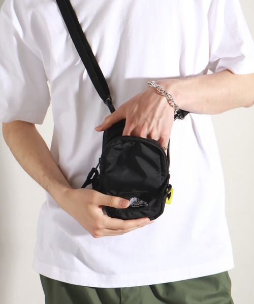 MOUNTAIN SMITH(マウンテンスミス)の「【MOUNTAIN SMITH/マウンテンスミス】dawn mini shoulder/ダウン ミニショルダー(ショルダーバッグ・メンズ・ブラック/ライトブラウン・FREE)」の3枚目の写真