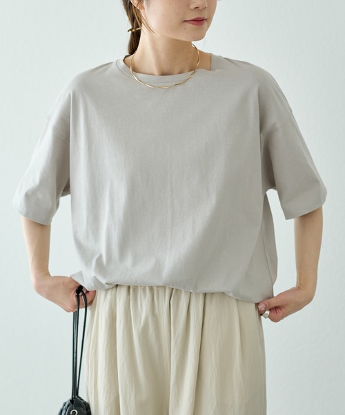 PUAL CE CIN（ピュアルセシン）の「汗シミ防止ワンポイントロゴTシャツ（Tシャツ/カットソー・レディース・ブラック/グレイッシュベージュ/オフホワイト/ブラック系その他・FREE）」の4枚目の写真