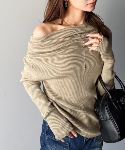 mily bilet（ミウィビレット）の「【mily bilet】立体的なシルエットが叶えるデコルテ魅せ♪指穴ドレープ使いファンオフショル２WAYリブニット（ニット/セーター・レディース・ブラック/アイボリー/ベージュ/グレー/レッド・LARGE/MEDIUM/SMALL/X-LARGE）」の4枚目の写真