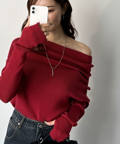 mily bilet（ミウィビレット）の「【mily bilet】立体的なシルエットが叶えるデコルテ魅せ♪指穴ドレープ使いファンオフショル２WAYリブニット（ニット/セーター・レディース・ブラック/アイボリー/ベージュ/グレー/レッド・LARGE/MEDIUM/SMALL/X-LARGE）」の5枚目の写真
