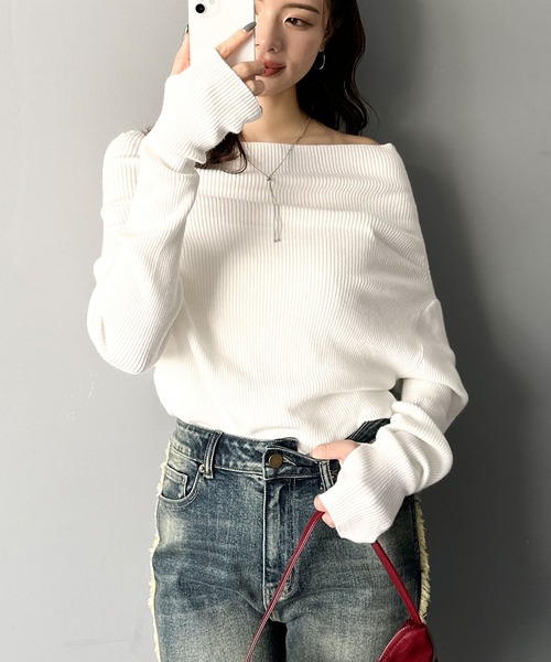 mily bilet（ミウィビレット）の「【mily bilet】立体的なシルエットが叶えるデコルテ魅せ♪指穴ドレープ使いファンオフショル２WAYリブニット（ニット/セーター・レディース・ブラック/アイボリー/ベージュ/グレー/レッド・LARGE/MEDIUM/SMALL/X-LARGE）」の11枚目の写真