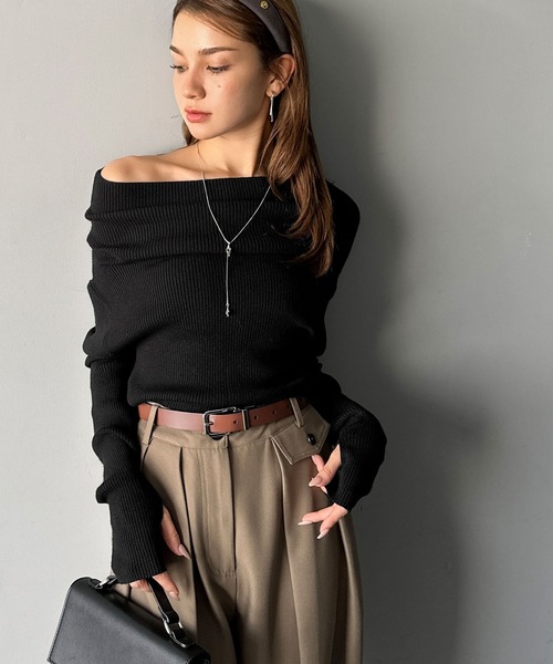 mily bilet（ミウィビレット）の「【mily bilet】立体的なシルエットが叶えるデコルテ魅せ♪指穴ドレープ使いファンオフショル２WAYリブニット（ニット/セーター・レディース・ブラック/アイボリー/ベージュ/グレー/レッド・LARGE/MEDIUM/SMALL/X-LARGE）」の15枚目の写真