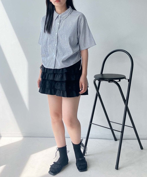 AS KNOW AS plus（アズノゥアズプラス）の「●サイドシャーリングリボンデザイン 半袖ビジューシャツ（シャツ/ブラウス・レディース・サックスブルー/オフホワイト/ネイビー系・FREE）」の21枚目の写真