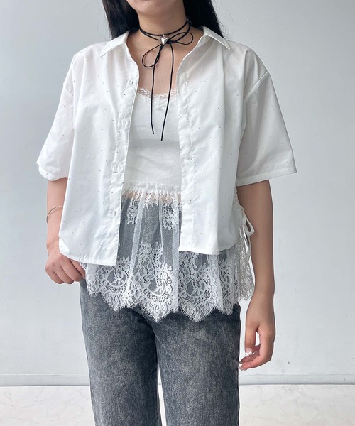 AS KNOW AS plus（アズノゥアズプラス）の「●サイドシャーリングリボンデザイン 半袖ビジューシャツ（シャツ/ブラウス・レディース・サックスブルー/オフホワイト/ネイビー系・FREE）」の5枚目の写真