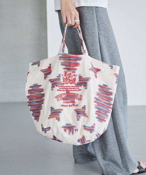 PEXWEAR(ペックスウェアー)の「JACQUARD ROUND BOTTOM TOTE/ジャガードラウンドボトムトート(トートバッグ・レディース・オレンジ/レッド/ライトブルー・F)」の3枚目の写真