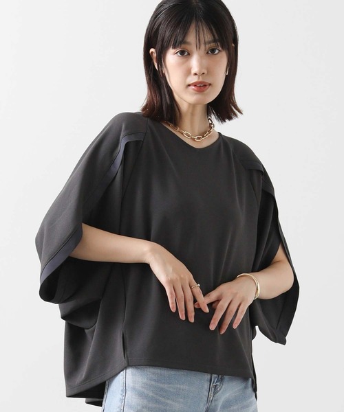 Gready Brilliant(グレディブリリアン)の「ジョーゼット浅Vネックドルマン(Tシャツ/カットソー・レディース・オフホワイト/チャコールグレー/キャメル・38)」の2枚目の写真