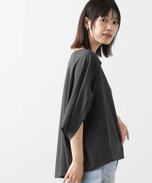 Gready Brilliant(グレディブリリアン)の「ジョーゼット浅Vネックドルマン(Tシャツ/カットソー・レディース・オフホワイト/チャコールグレー/キャメル・38)」の17枚目の写真