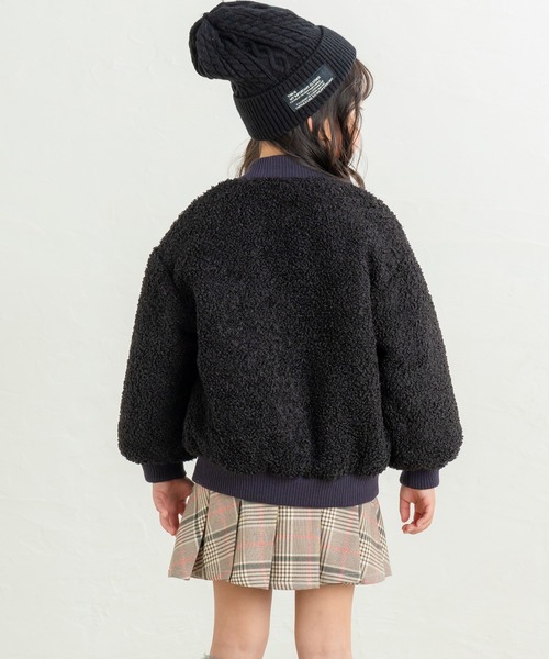 AIMABLE(エマーブル)の「リバーシブルボアブルゾン(ブルゾン・キッズ・ブラック/ベージュ・140/130/120/110/100)」の4枚目の写真