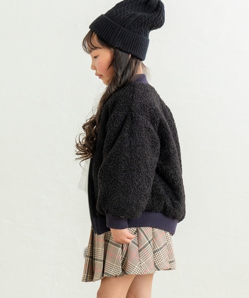 AIMABLE(エマーブル)の「リバーシブルボアブルゾン(ブルゾン・キッズ・ブラック/ベージュ・140/130/120/110/100)」の3枚目の写真