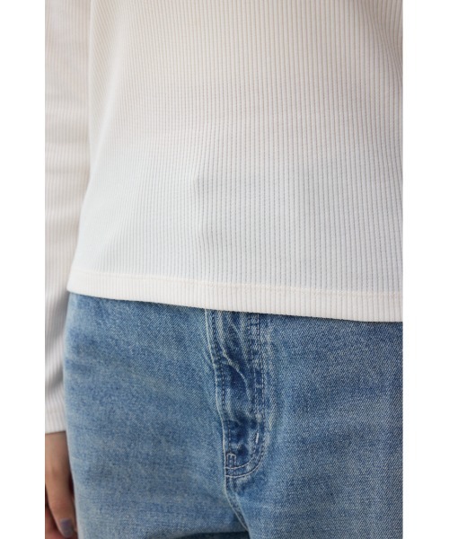 AZUL by moussy（アズールバイマウジー）の「チョーカータイトトップス（Tシャツ/カットソー・レディース・レッド/ブラウン/アイボリー/ブラック・FREE）」の15枚目の写真