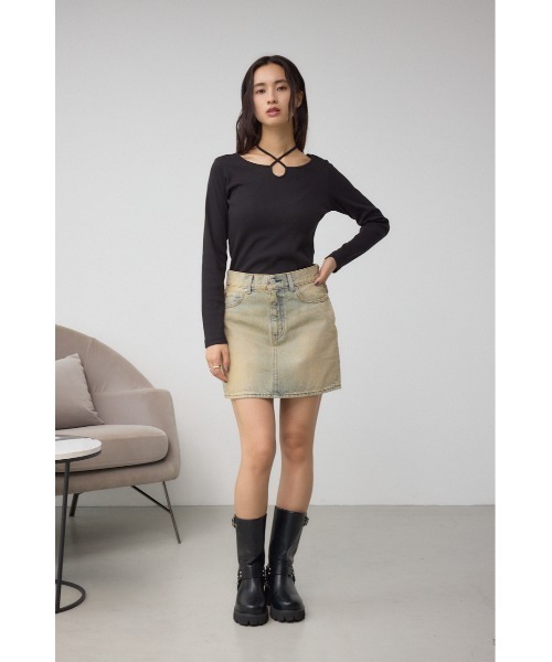AZUL by moussy（アズールバイマウジー）の「チョーカータイトトップス（Tシャツ/カットソー・レディース・レッド/ブラウン/アイボリー/ブラック・FREE）」の18枚目の写真