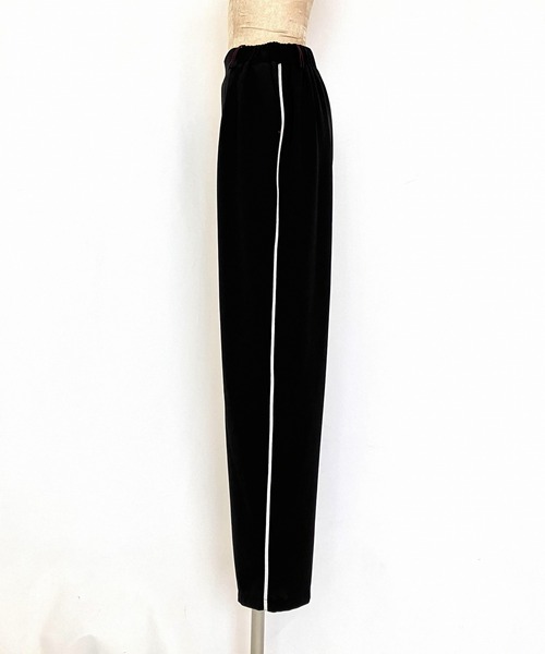 Q（キュー）の「ポプリンテーパードパンツ（その他パンツ・レディース・ブラウン/ブラック・MEDIUM）」の7枚目の写真