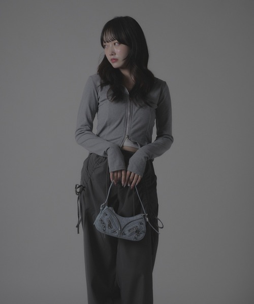 Chick（チック）の「High neck zip-up tops / ハイネックジップアップ トップス（Tシャツ/カットソー・レディース・チャコール/アイボリー/ブラック・FREE）」の15枚目の写真