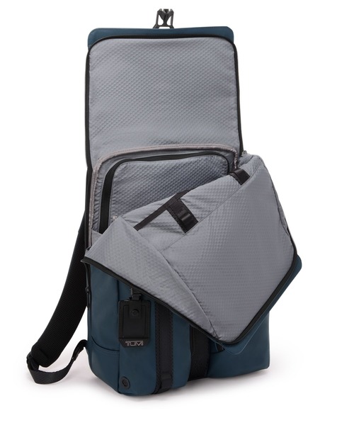 TUMI(トゥミ)の「ALPHA BRAVO 「サーヴェイランス」フラップ・バックパック(A4/PC15インチまで対応)(バックパック/リュック・メンズ・ネイビー・FREE)」の2枚目の写真