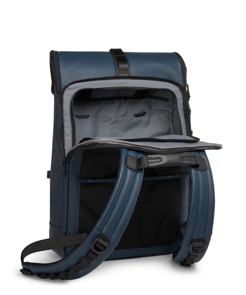 TUMI(トゥミ)の「ALPHA BRAVO 「サーヴェイランス」フラップ・バックパック(A4/PC15インチまで対応)(バックパック/リュック・メンズ・ネイビー・FREE)」の6枚目の写真