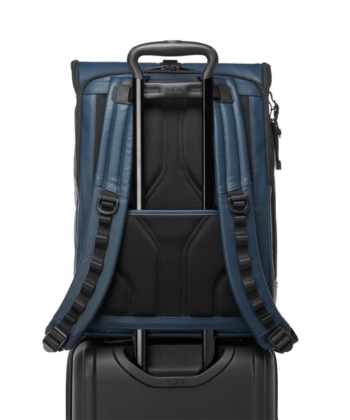 TUMI(トゥミ)の「ALPHA BRAVO 「サーヴェイランス」フラップ・バックパック(A4/PC15インチまで対応)(バックパック/リュック・メンズ・ネイビー・FREE)」の7枚目の写真